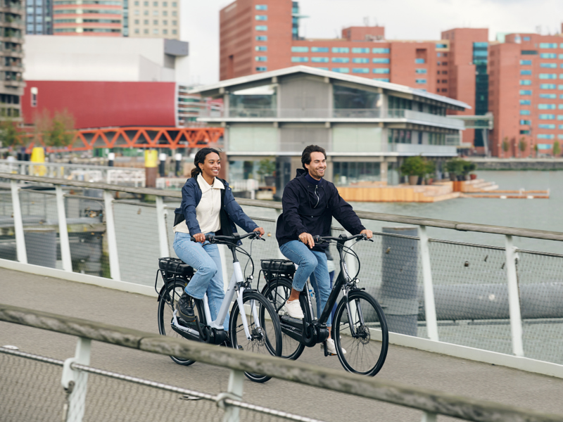 Fietslease Man En Vrouw Elektrische Fiets